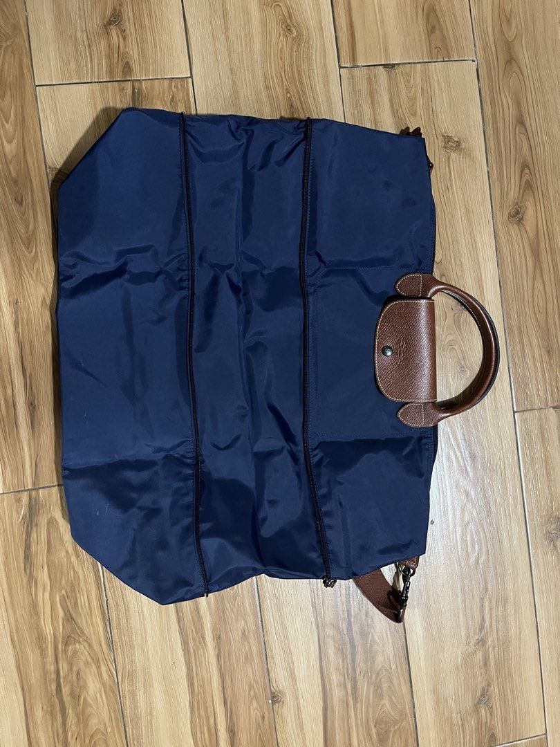 Longchamp Le Pliage Duffel Bag Navy Blue (Category: Luxury Bags & Wallets) located in Manila. Submitted by aaliyahmut37770 (Listing ID 1463227973, Image 2). Description: - Navy blue duffel bag - Accented with brown leather handles and trim - Includes a detachable shoulder strap - Folds flat for convenient and easy storage LIKE NEW - meet up or delivery (las piñas area) - authentic 100% - negotiable price - SF shouldered by buyer .