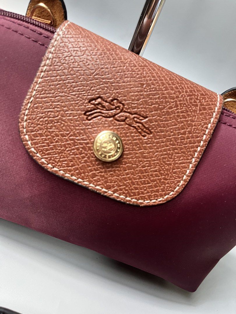 Longchamp maroon (Category: Cross-body Bags) located in San Jacinto. Submitted by kellysthrift_ (Listing ID 1463325252, Image 3). Description: Longchamp maroon mini.