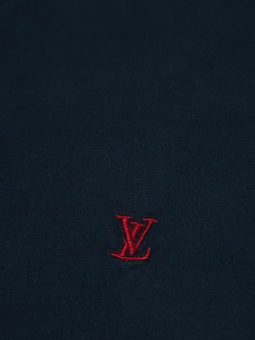 Louis Vuitton Authentic (Category: Tshirts & Polo Shirts ) located in Abulug. Submitted by humanwhosellthings (Listing ID 1463281955, Image 3). Description: ✅️Size: Medium ✅️Dimes: 20W x 27.5L ✅Condition: Excellent ✅Issue: None ✅Color Rate: 9.8/10.