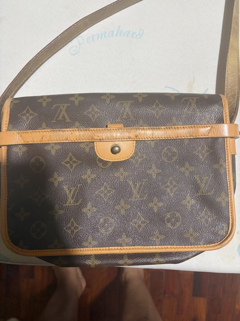 Louis Vuitton Monogram Canvas Shoulder Bag (Category: Luxury Bags & Wallets) located in Las Pinas. Submitted by ces0427 (Listing ID 1463124520, Image 3). Description: - Classic Louis Vuitton shoulder bag. W -Pre-owned vintage Louis Vuitton bag. • Condition: Pre-loved; please see photos for actual condition • Vintage piece • No receipt or original purchase documents available • Please review all photos and details carefully before purchasing - Mon
