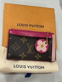 (Category: ) located in . Submitted by closet24 (Listing ID 1463189865, Image 1). Description: .