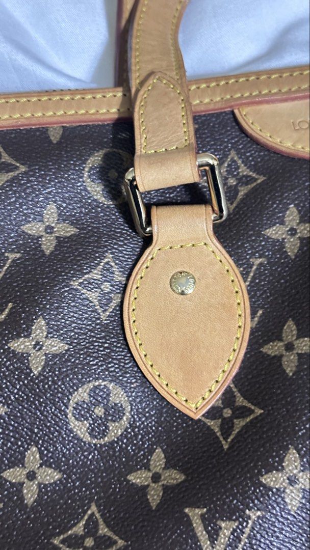Louis Vuitton Monogram palermo (Category: Luxury Bags & Wallets) located in Batangas. Submitted by ikhalifa168 (Listing ID 1463320423, Image 3). Description: Lv palermo Bought in hokkaido japan Auth not guaranteed coz i dont have any certification But this is super nice All in pristine condition .