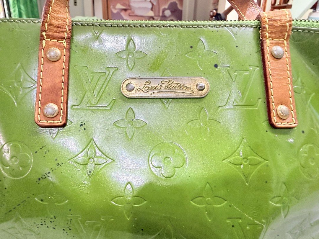 Louis Vuitton Monogram Vernis Bellevue Bag (Category: Tote Bags) located in Naga. Submitted by grand_trehh (Listing ID 1463147272, Image 2). Description: a Louis Vuitton Monogram Vernis Bellevue Bag -this bag have signs of use - price is negotiable .