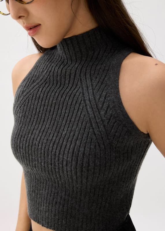 Love Bonito | Knit Mock Top - Small (Category: Sleeveless) located in Roxas City. Submitted by elliesuite (Listing ID 1463258542, Image 1). Description: Read: LAST PRICE POSTED ‼️ NO WHEN WORN ‼️ NO MEASUREMENTS Brand New with Tags Size: Small Stretchable SF c/o Buyer. (JRS Express ONLY ₱150) No grab/lala (not from the Metro) All sales are final. No REFUND. No return / exchange. .