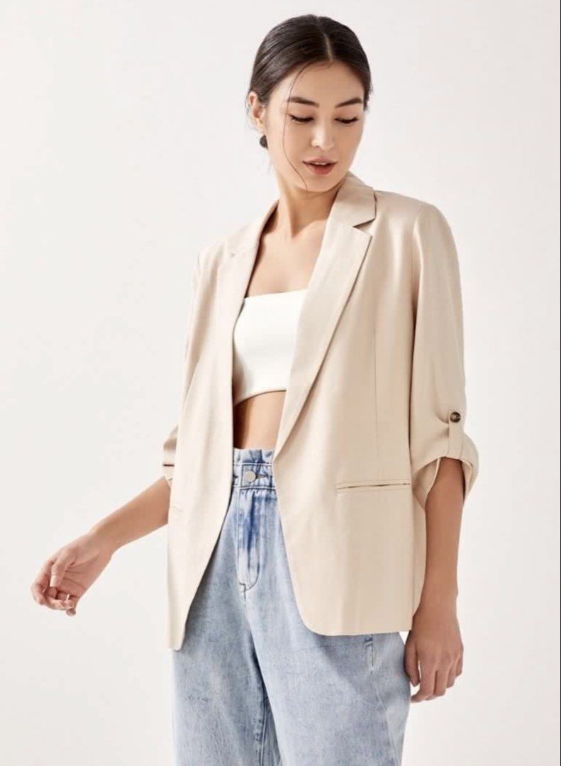 Love, Bonito Beige Linen Blend Blazer (Category: Coats, Jackets and Outerwear) located in Baguio. Submitted by tresmariascloset13 (Listing ID 1463231052, Image 2). Description: - Lightweight beige blazer from Love, Bonito - Features roll-up sleeves with button detail - Two functional front pockets - Ideal for layering over tops or dresses - Versatile for dressing up or down - Comfortable material.