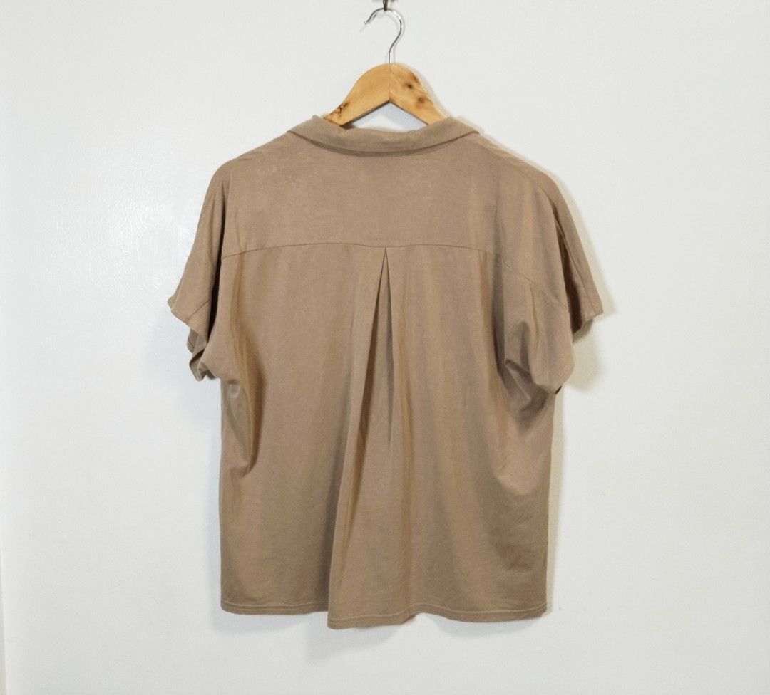 Love Bonito Collar Button Down (Category: Blouses) located in Pateros City. Submitted by blashjunks.y2k (Listing ID 1463223262, Image 2). Description: LOVE BONITO COLLAR BUTTON DOWN SMALL ON TAG 750PHP MSG US.