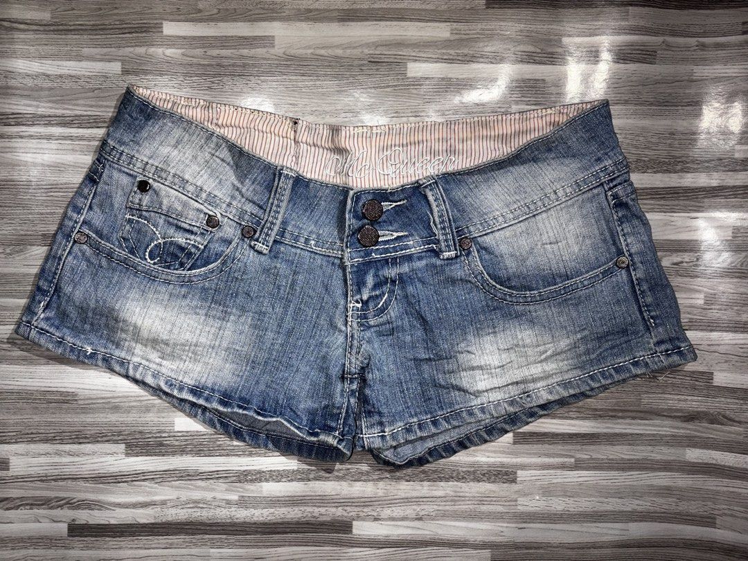 Low waist cleancut soft denim short (Category: Shorts) located in Malay. Submitted by daisiberry (Listing ID 1463284046, Image 1). Description: waist band 30 leg hole 11 length 8inch • Please check the size, measurements, and condition carefully before purchasing. • All items are preloved/thrifted, so minor signs of wear may be present. 🤍 Please be a sure buyer before checking out. Thank you!.