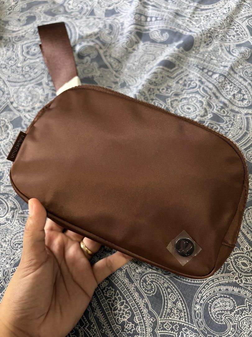 Lululemon 1L everywhere belt bag (Category: Purses & Pouches) located in Mapandan. Submitted by thrifty.nifty.tara (Listing ID 1463249309, Image 2). Description: Brand new Authentic from Canada Color: Lava cake.