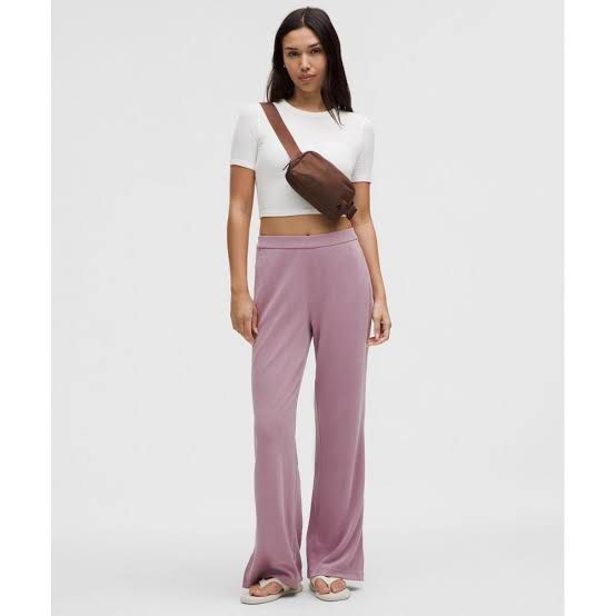 Lululemon 1L everywhere belt bag (Category: Purses & Pouches) located in Mapandan. Submitted by thrifty.nifty.tara (Listing ID 1463249309, Image 1). Description: Brand new Authentic from Canada Color: Lava cake.