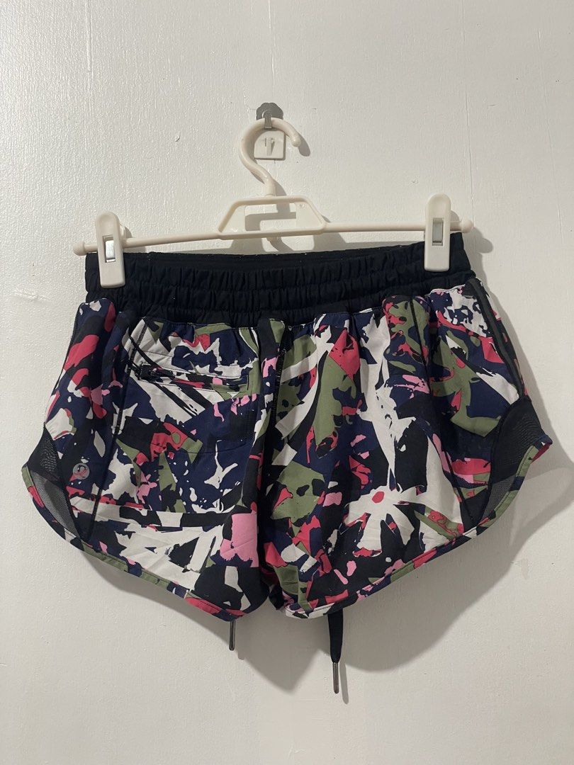 Lululemon Hotty Hot Shorts Dot 4 (Category: Activewear) located in Tuguegarao City. Submitted by ziggerryy (Listing ID 1463237477, Image 1). Description: Miminal flaw check last pic po(inner) W26-30 L10 With drawstrings and inner.