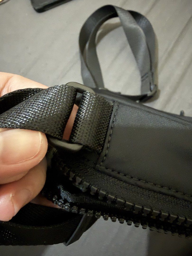 Lululemon Mini Crossbody Bag (Black) (Category: Cross-body Bags) located in Calamba. Submitted by nes_936 (Listing ID 1463300538, Image 2). Description: Like new condition No issues Used only once Original (from Canada).