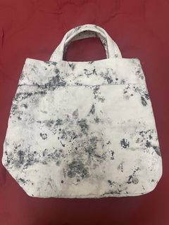 (Category: ) located in . Submitted by ccclearwardrobe (Listing ID 1463278825, Image 1). Description: .