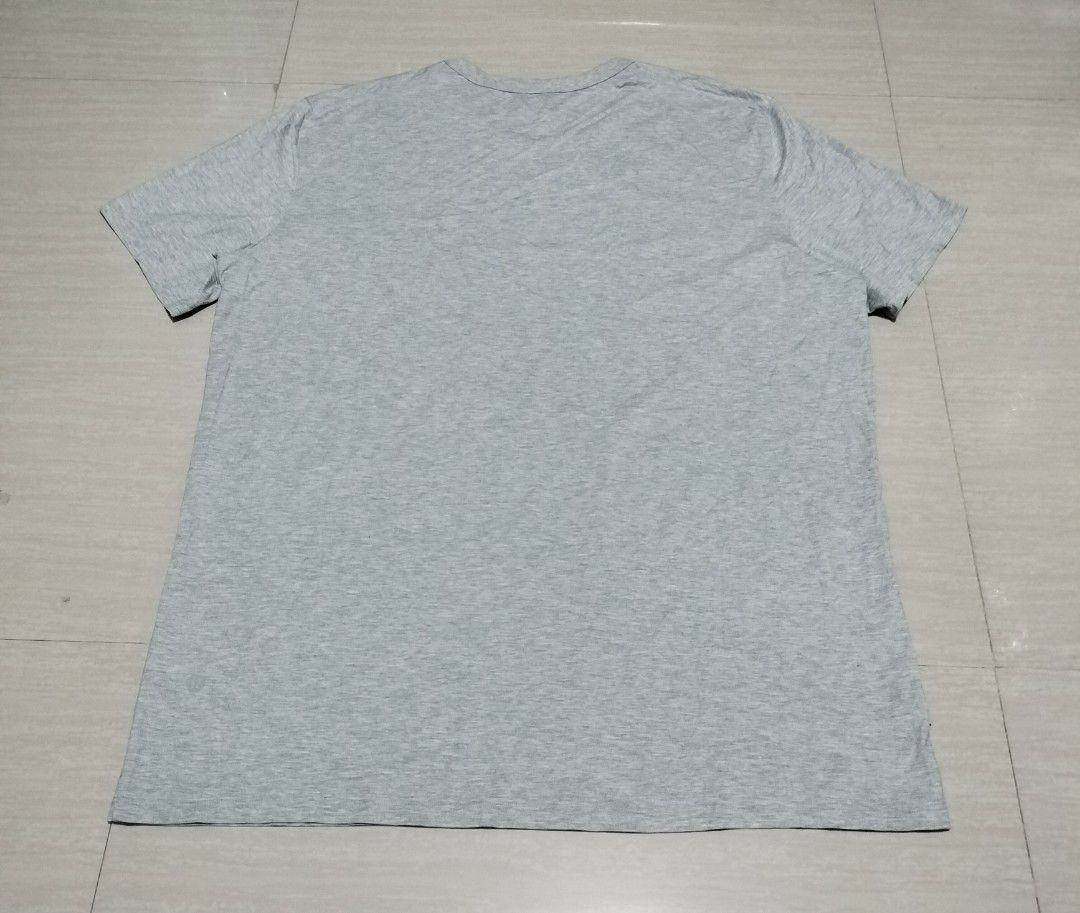 LULULEMON BASIC TEE (Category: Activewear) located in Sariaya. Submitted by social_animalz (Listing ID 1463291538, Image 2). Description: 22 x 29.5 shipping fee is not included.