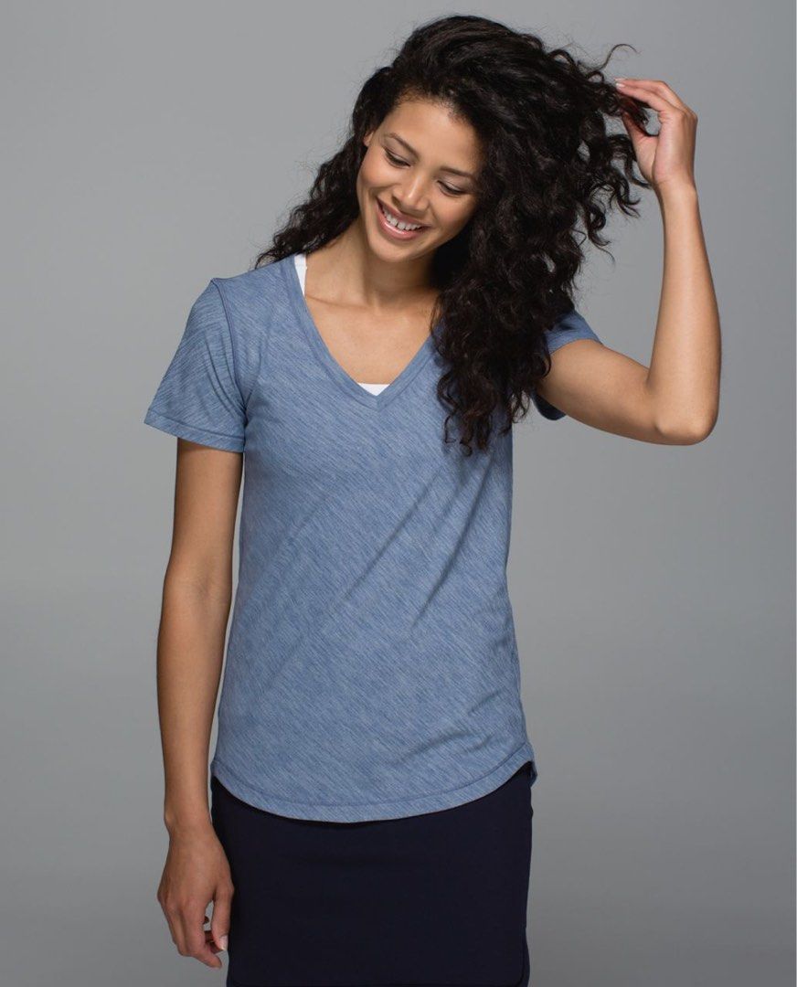 Lululemon What The Sport Tee dot 6 (Category: Activewear) located in Iba. Submitted by xooperfindslb (Listing ID 1463306868, Image 1). Description: Lululemon What The Sport Tee Heathered Blue Denim Dot 6 base on size guide Chest width - 17” No issue Good condition.