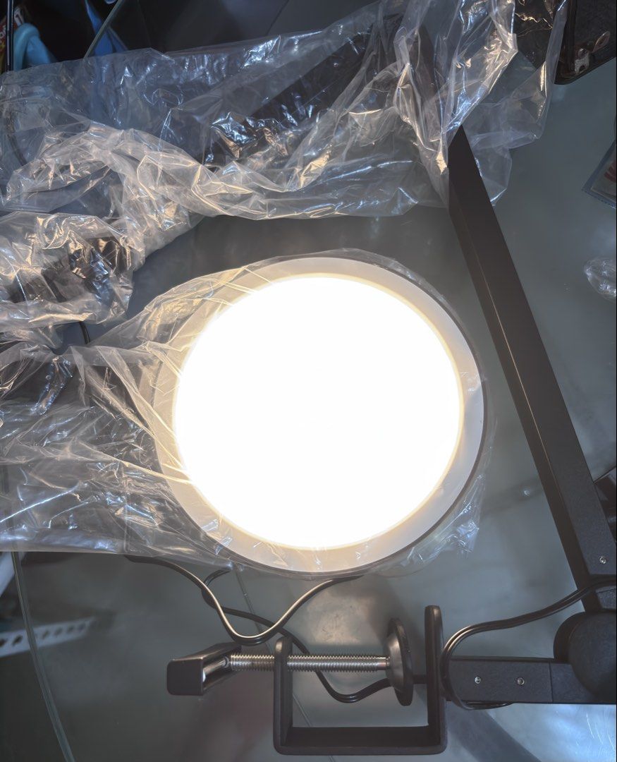 Lumicube Premium Edge Light (Category: Lighting & Studio Equipment) located in Paranaque City. Submitted by dalle_closet (Listing ID 1463223429, Image 3). Description: Brandnew po ito, old lang ang box SRP 129$ usd Premium edge light.