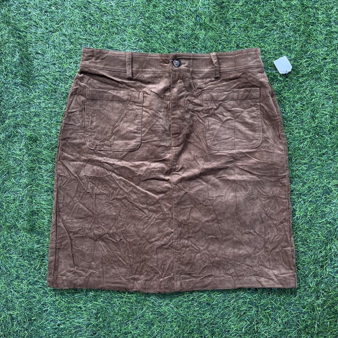 Luvamia Corduroy Button Front Pocket Skirt Brown (Category: Skirts) located in Cuyapo. Submitted by Ashtyn.Pre.Loved (Listing ID 1463196013, Image 1). Description: - Brand: Luvamia - Style: Brown Corduroy Skirt - Features: Button front, two large pockets - Material: 98% Cotton, 2% Elastane - Origin: Made in China - Occasion: Perfect for casual wear - Note: Please check measurements for best fit..