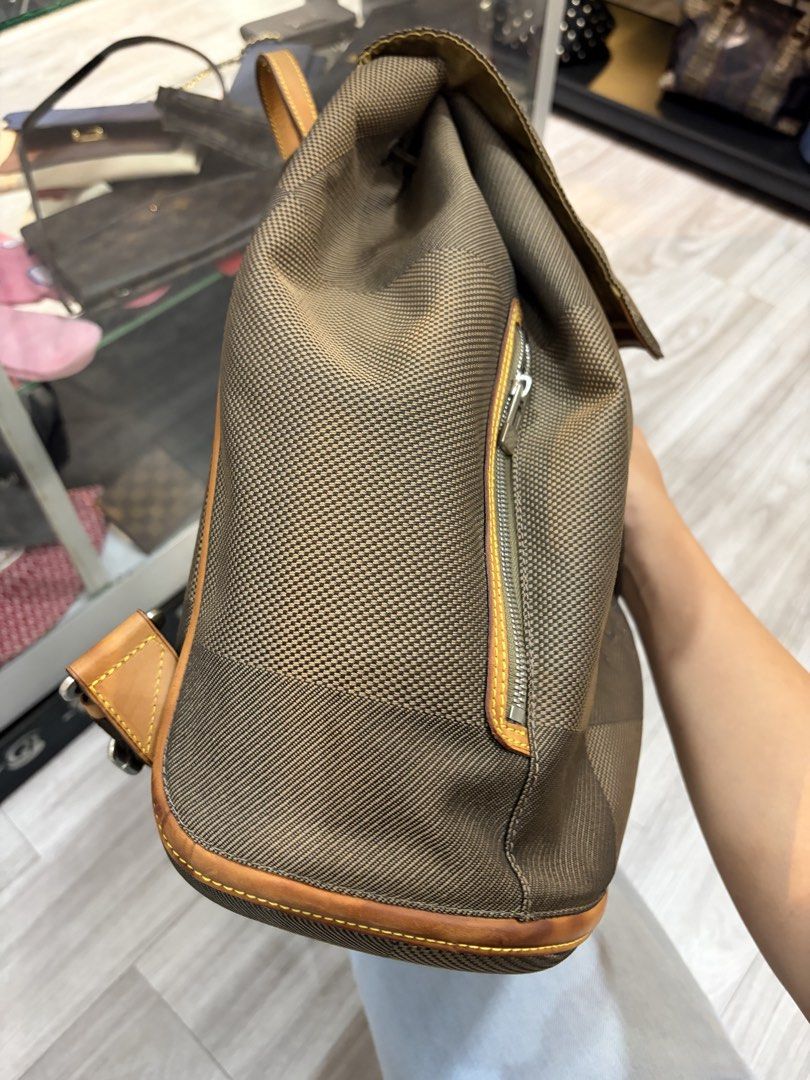 Lv backpack (Category: Luxury Bags & Wallets) located in Baguio. Submitted by picksby_mik (Listing ID 1463222367, Image 3). Description: Excellent po labas loob po malagkit needs cleaning Authentic .