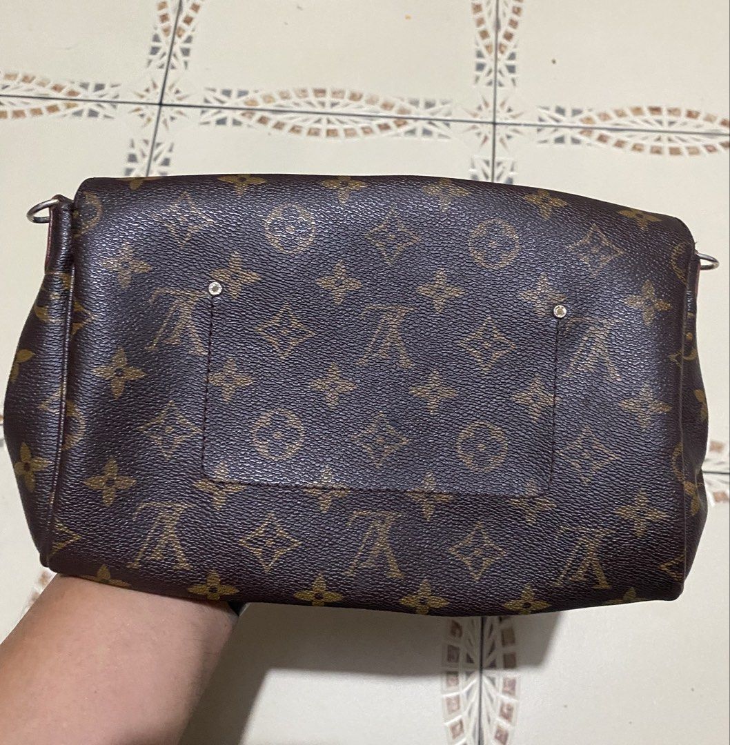 LV favorites mm (Category: Shoulder Bags) located in Cebu City. Submitted by hustler_69 (Listing ID 1463251267, Image 3). Description: Lv favorites mm handbag 10.5 width 6.5 length Excellent condition Details are all posted.