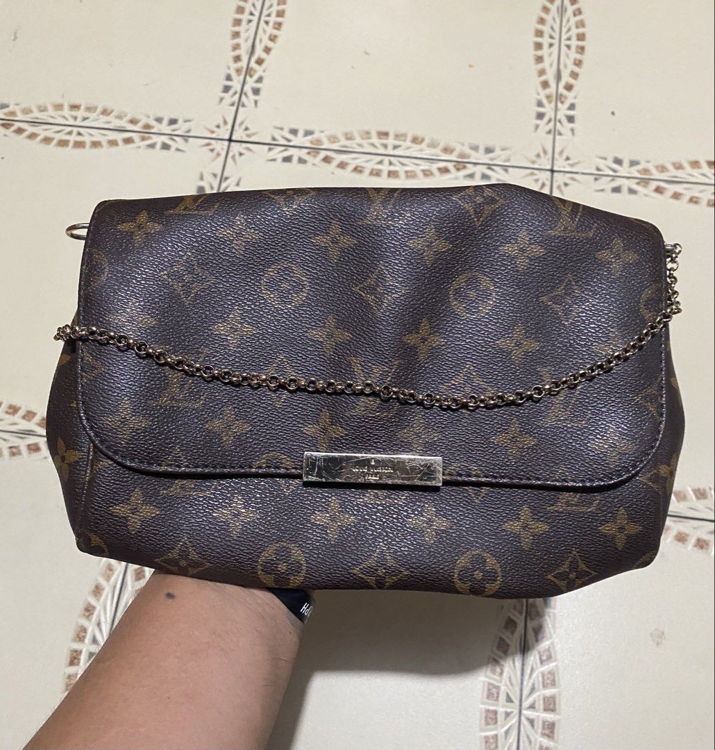 LV favorites mm (Category: Shoulder Bags) located in Cebu City. Submitted by hustler_69 (Listing ID 1463251267, Image 2). Description: Lv favorites mm handbag 10.5 width 6.5 length Excellent condition Details are all posted.