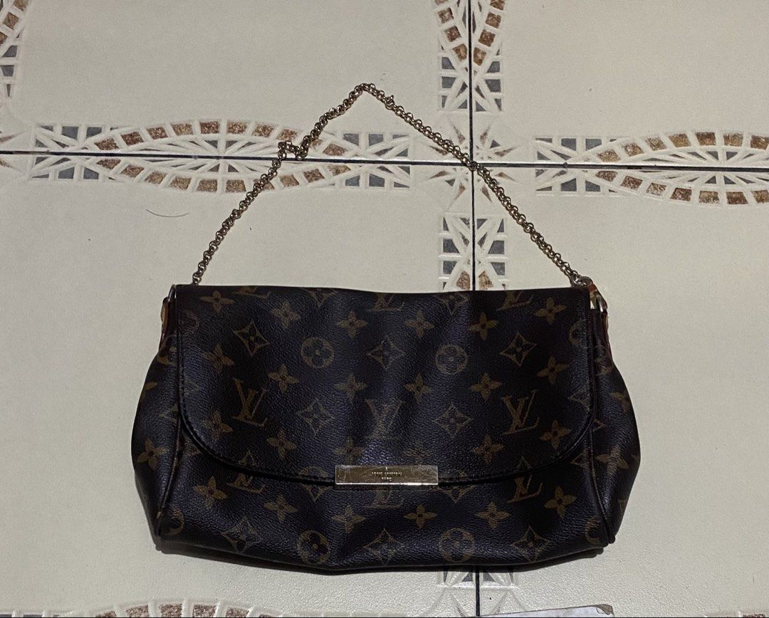 LV favorites mm (Category: Shoulder Bags) located in Cebu City. Submitted by hustler_69 (Listing ID 1463251267, Image 1). Description: Lv favorites mm handbag 10.5 width 6.5 length Excellent condition Details are all posted.