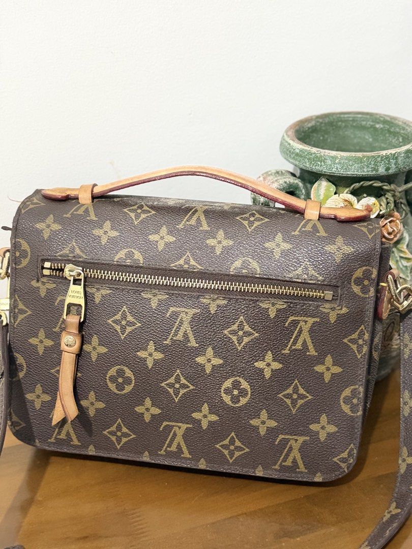 Lv metis (Category: Cross-body Bags) located in Manila. Submitted by prelovedbyramiah (Listing ID 1463258917, Image 3). Description: no flaws coded.
