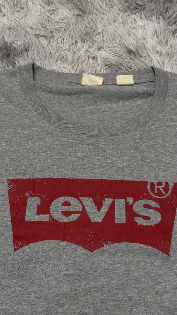L*v'is tee (Category: Tshirts & Polo Shirts ) located in Manila. Submitted by paulovenegaskalakal2020 (Listing ID 1463153995, Image 3). Description: L*vi's tee Crack print (design) XXLarge- 22 width x 30 length inches Good as new Crispy MINE 1,185 +sf.