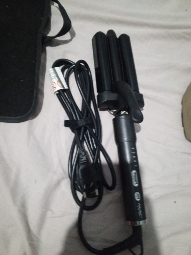Mac styler 3 barrel iron (Category: Hair Accessories) located in Tarlac. Submitted by gracelyn_01 (Listing ID 1463236685, Image 1). Description: only used once just to try it not my type of curls in my hair with box.