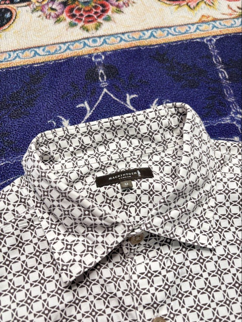 Mackintosh Geometric Shirt (Category: Formal Shirts) located in Valenzuela. Submitted by telagram (Listing ID 1463169032, Image 2). Description: .