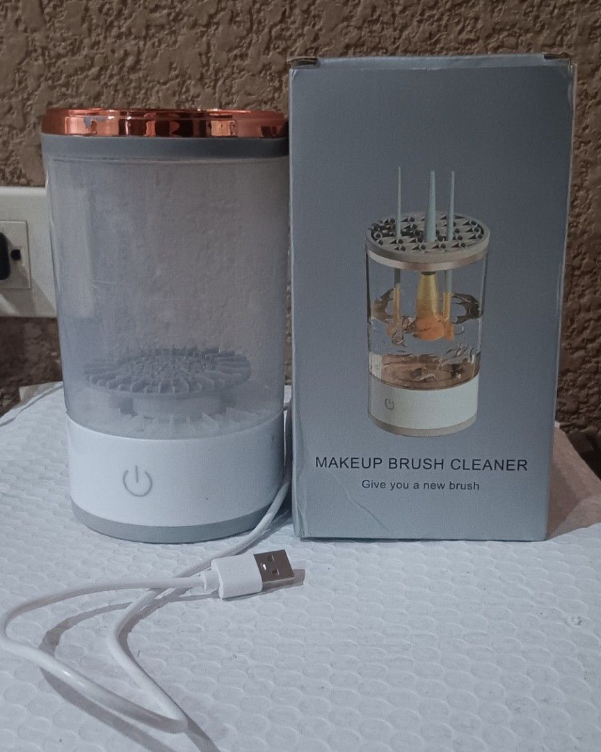 Makeup brush cleaner (Category: Makeup) located in Las Pinas. Submitted by 030700 (Listing ID 1463129474, Image 1). Description: working used around 3x with box and instruction leaflet las piñas ship only .