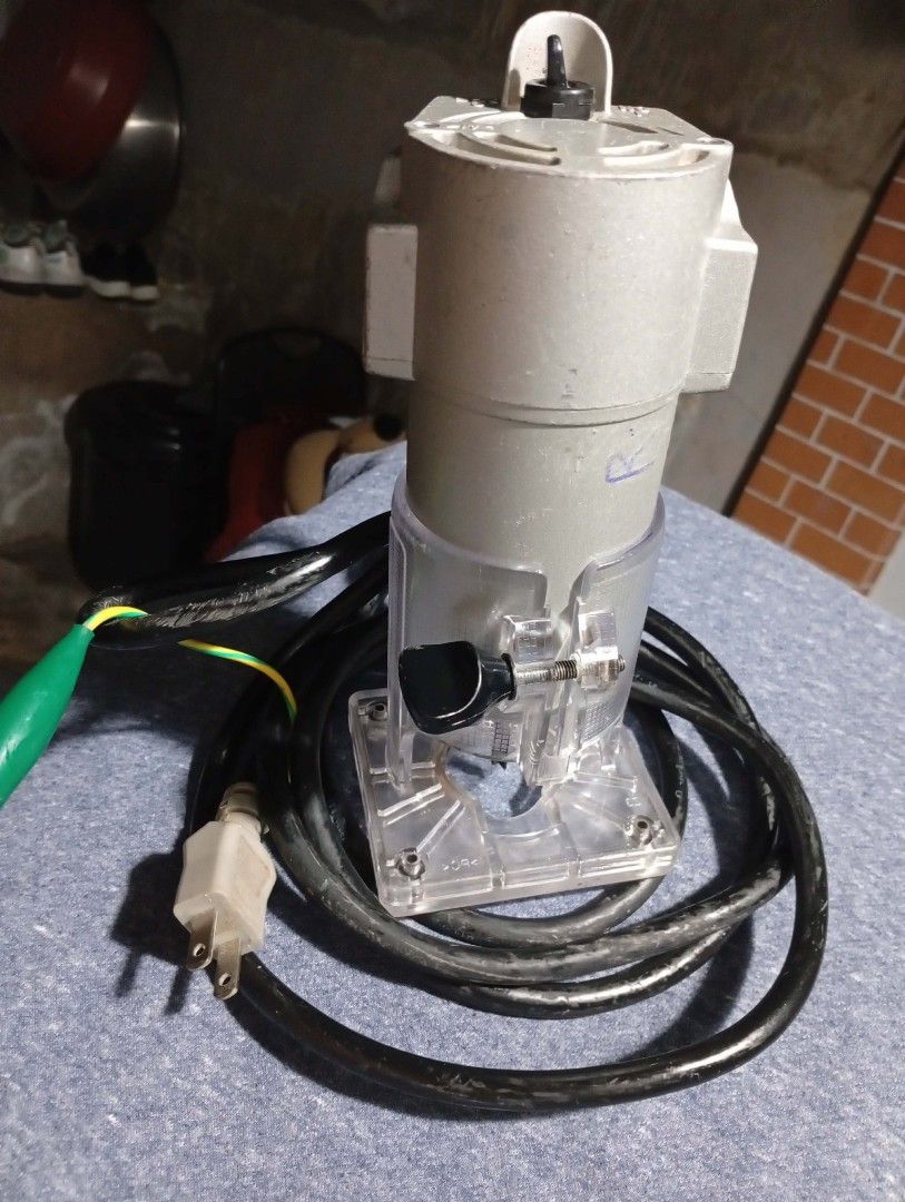 Makita N3701 Router Trimmer with Bits (Category: Networking) located in Rizal. Submitted by gonprix (Listing ID 1463258066, Image 3). Description: - Makita N3701 Router Trimmer - Power: 220-230V, 50-60Hz, 440W - Max Speed: 30,000 RPM - Includes: 2 router bits - Condition: Tested and working - Ideal for: Woodworking projects.