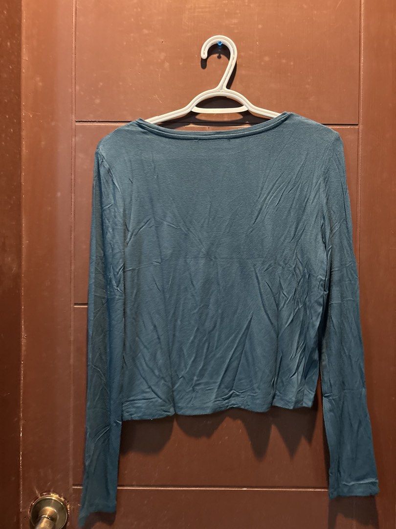 MANGO — Green Longsleeves (Category: Longsleeves) located in Paranaque City. Submitted by margauxm (Listing ID 1463324096, Image 3). Description: [MANGO — Green Longsleeves] — In Large size — Lightly used! Still in super good condition — Super comfortable! Material is so soft — Can easily dress up or dress down — No stains, runs or damage on the item, see photos! RFS: Decluttering .
