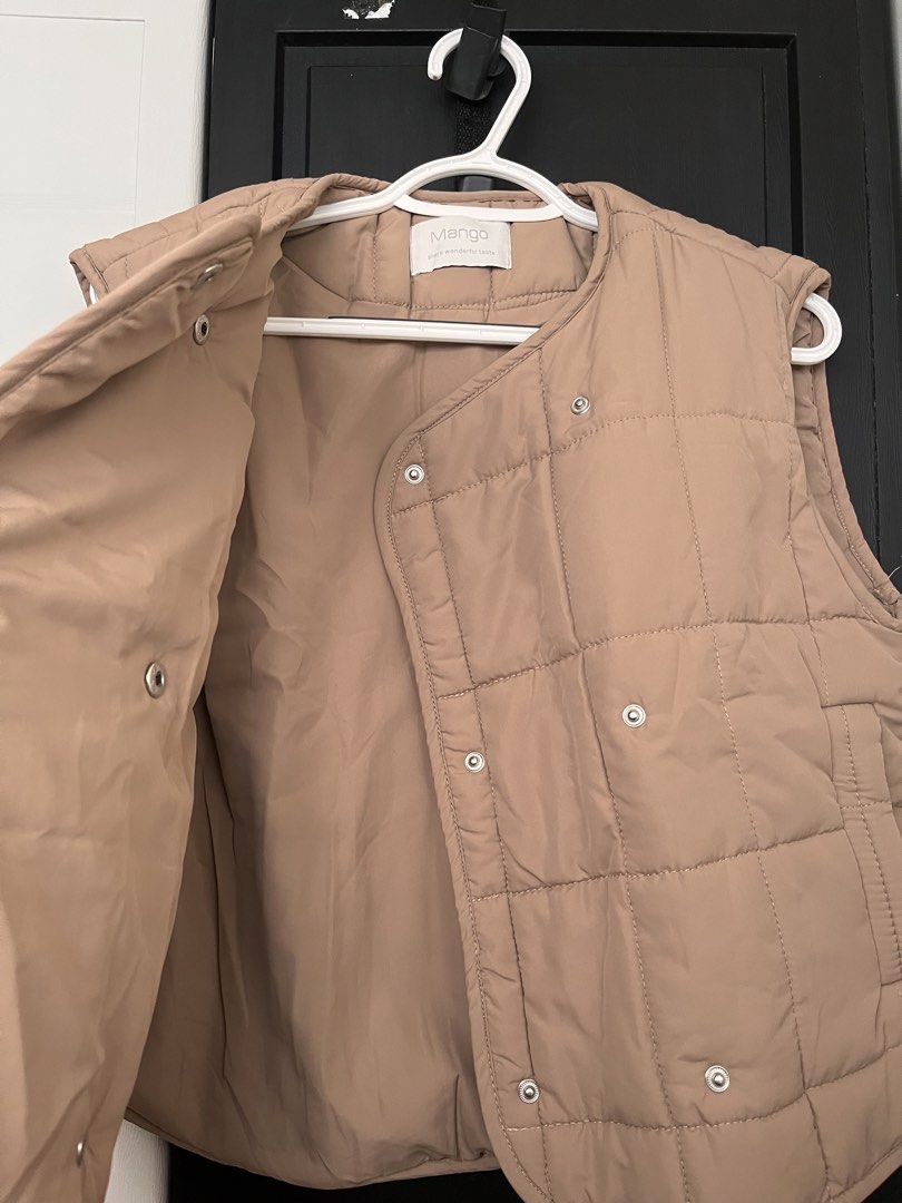 Mango Puffer Jacket Vest (Category: Others Tops) located in Manila. Submitted by hannaming (Listing ID 1463257103, Image 3). Description: Size: S-M.
