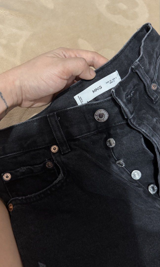 Mango Shorts size 25 (Category: Shorts) located in Cebu City. Submitted by sultrychicmary (Listing ID 1463294561, Image 3). Description: .