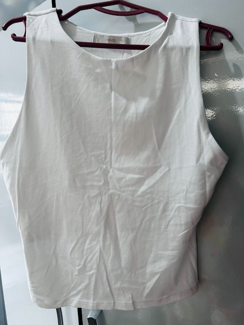 MANGO White Sleeveless Top (Category: Sleeveless) located in Pasig City. Submitted by ladyleslieisletavelarde4902 (Listing ID 1463229188, Image 1). Description: Simple, clean, and effortlessly classy! Perfect for everyday wear or for a smart-casual look. ✨ Brand: Mango Size: S to M Excellent preloved condition MOP: Gcash / Bank Transfer Purchase direct from store Delivery: SF shouldered by buyer .