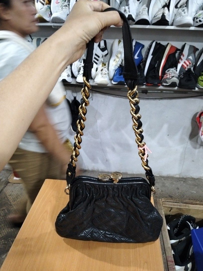 Marc Jacobs (Category: Shoulder Bags) located in El Salvador. Submitted by francheskaukayukay (Listing ID 1463196508, Image 1). Description: .