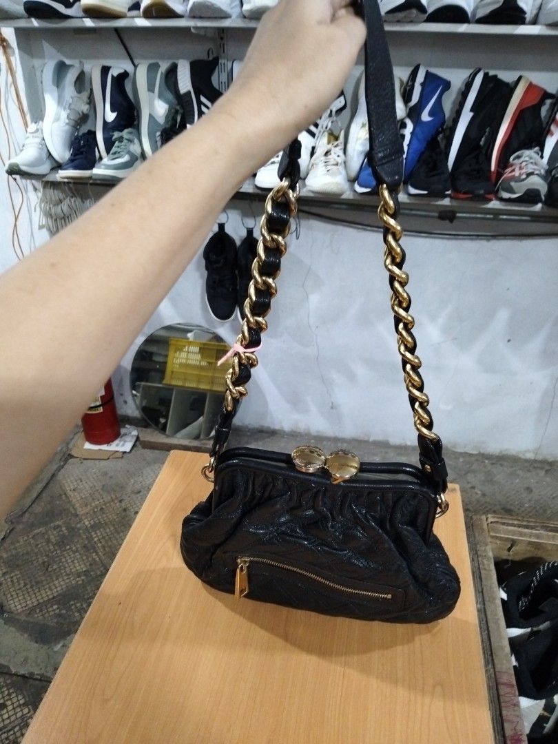 Marc Jacobs (Category: Shoulder Bags) located in El Salvador. Submitted by francheskaukayukay (Listing ID 1463196508, Image 3). Description: .