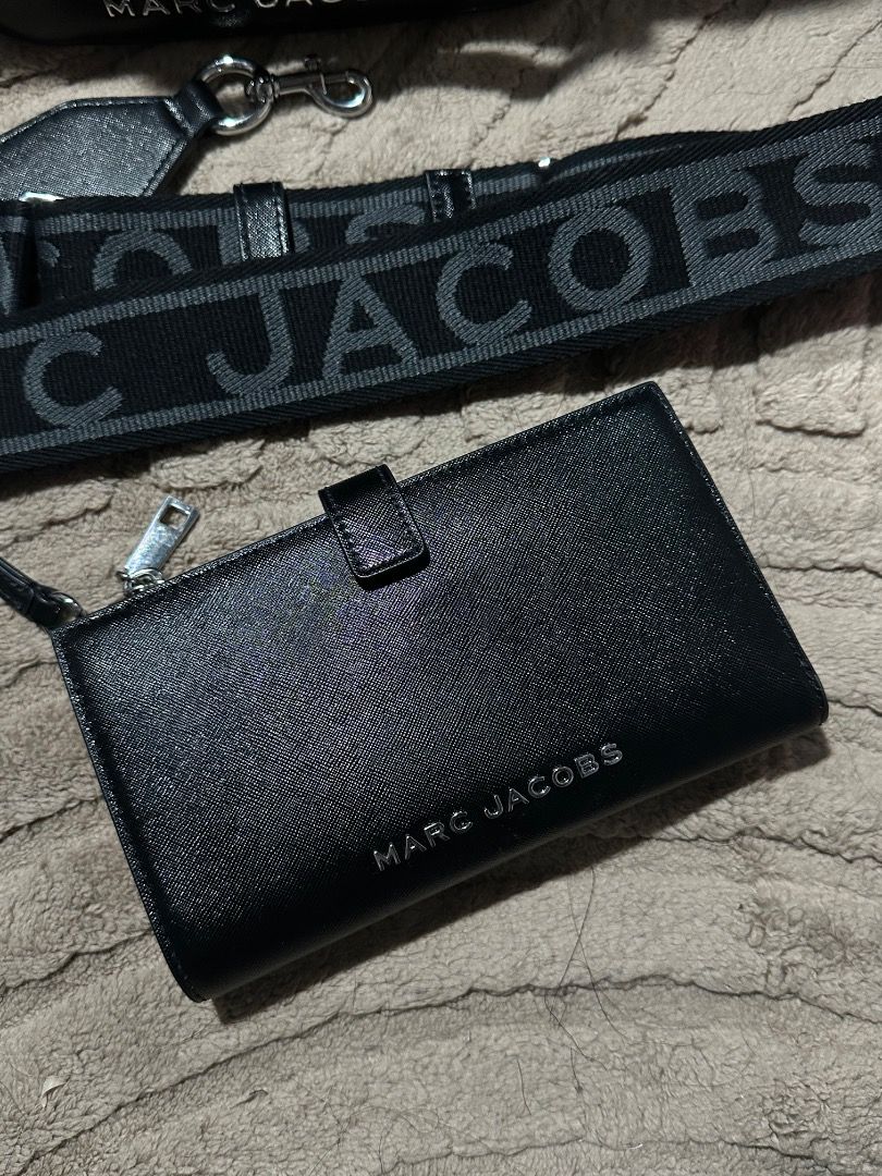 Marc Jacobs Black Hand Bag with Strap and Wallet (Category: Luxury Bags & Wallets) located in Calamba. Submitted by daisy214 (Listing ID 1463291323, Image 3). Description: - Authentic Black Marc Jacobs Hand Bag (bought for 15k pesos) - Comes with a detachable shoulder strap - Includes a matching WALLET (bought for 7k pesos) - Interior zip pocket for secure storage - Iconic Marc Jacobs logo detail - Ideal size for everyday essentials - Clean and w