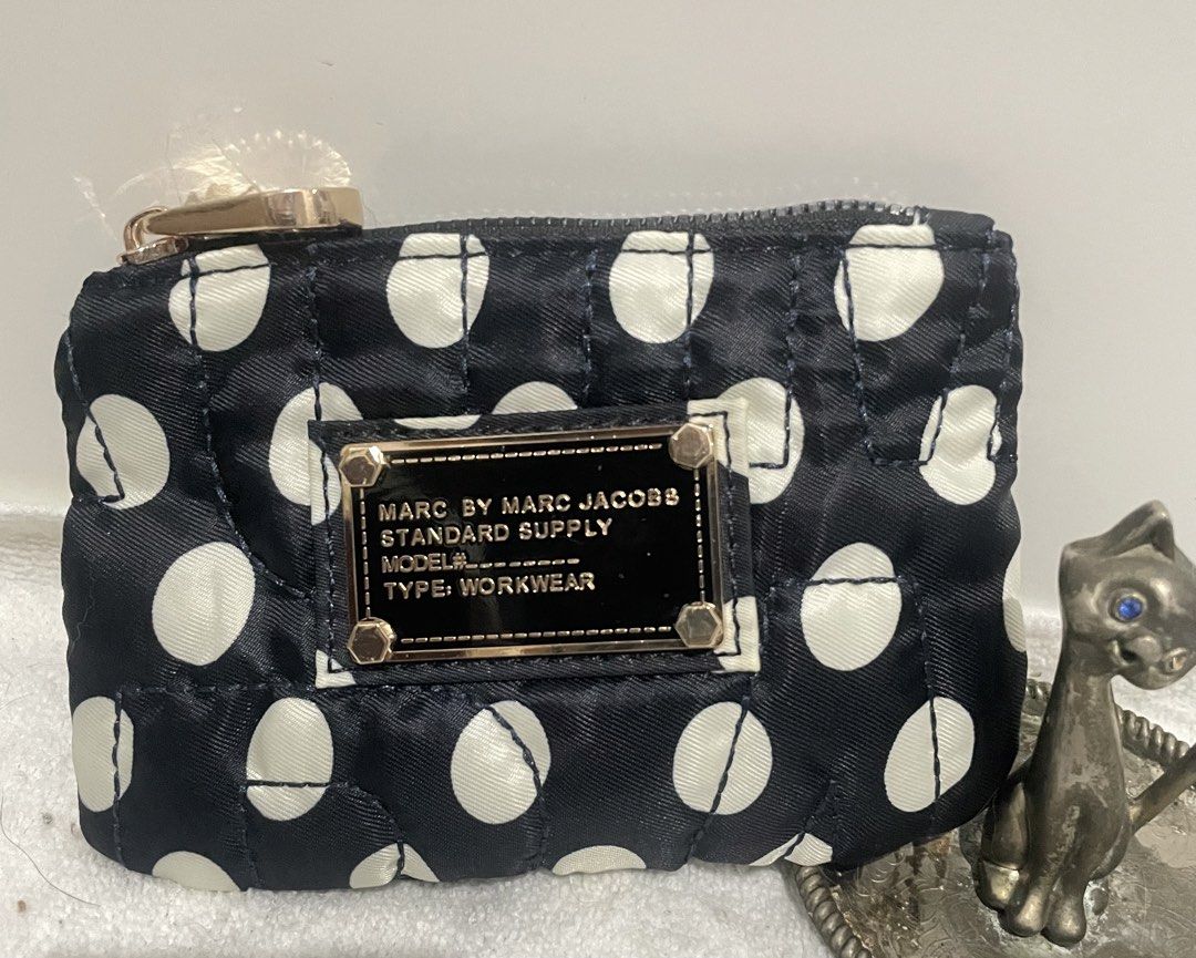 Marc Jacobs Coins -Card Purse (Category: Wallets & Card holders) located in Antipolo. Submitted by lilhermes (Listing ID 1463138778, Image 1). Description: In like new condition Fit cards and folded bilss .