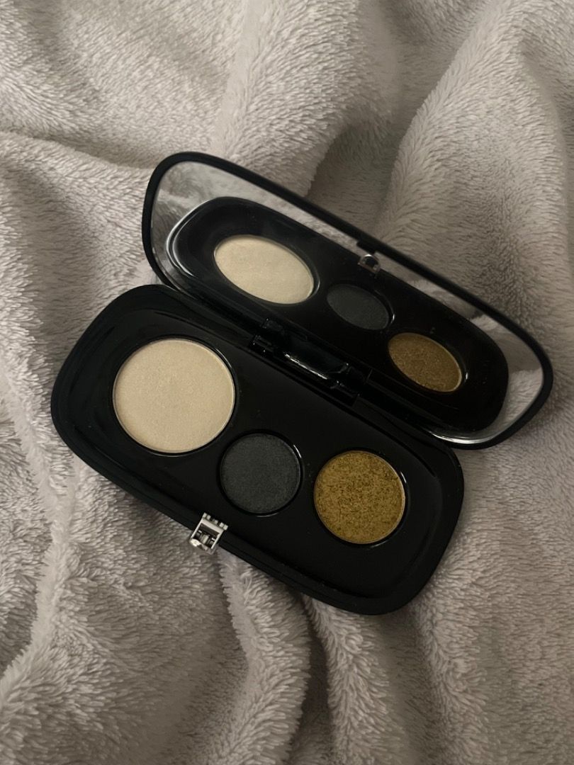 Marc Jacobs Eyeshadow Palette (Category: Makeup) located in Quezon City. Submitted by docagillemontemayor (Listing ID 1463309908, Image 3). Description: Used once only🫶🌻 Rfs: not my shade, I'm more on a pinkish girly - Brand: Marc Jacobs - Type: Compact Eyeshadow Palette - Shades: Shimmery Cream, Matte Black, Shimmery Olive Green - Features: Built-in mirror - Ideal for: Travel, everyday makeup looks.