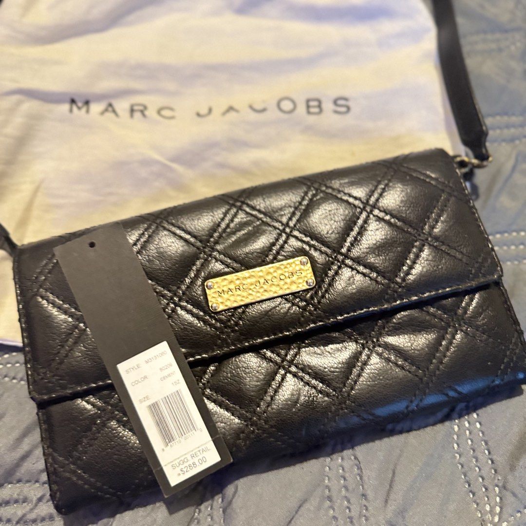 MARC JACOBS Quilted Leather Clutch / Wallet on Chain (Category: Wallets & Card holders) located in Marikina City. Submitted by elimsrellik (Listing ID 1463226031, Image 1). Description: MARC JACOBS Quilted Leather Clutch / Wallet on Chain Clutch / Wallet on Chain Selling Price: ₱3,000 Condition: Pre-loved Inclusions: Dust bag.