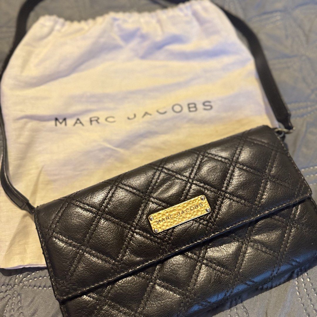MARC JACOBS Quilted Leather Clutch / Wallet on Chain (Category: Wallets & Card holders) located in Marikina City. Submitted by elimsrellik (Listing ID 1463226031, Image 3). Description: MARC JACOBS Quilted Leather Clutch / Wallet on Chain Clutch / Wallet on Chain Selling Price: ₱3,000 Condition: Pre-loved Inclusions: Dust bag.