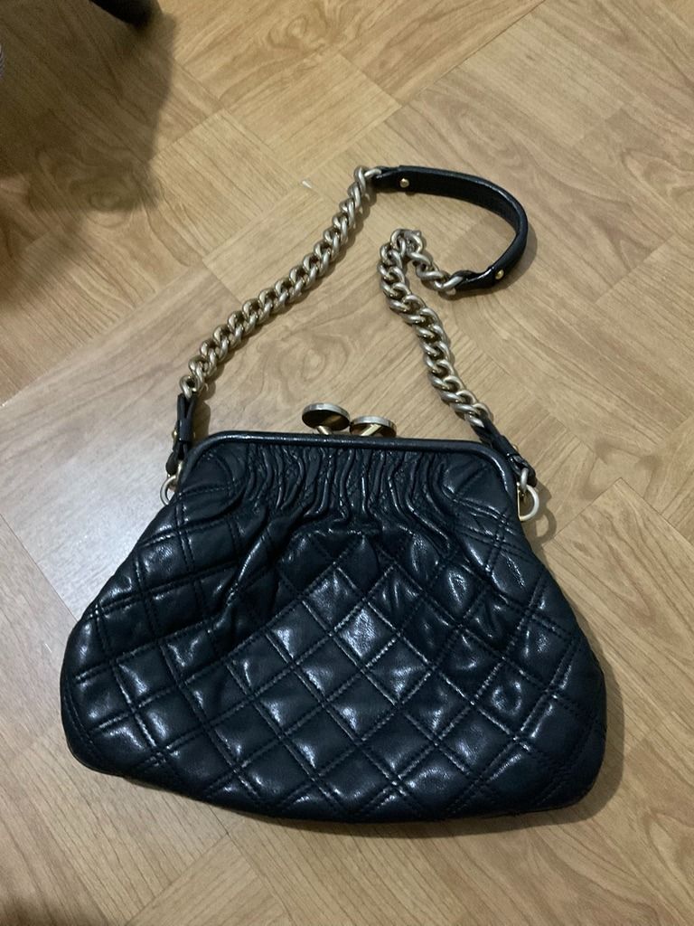 Marc Jacobs Stam bag (vintage) Authentic (Category: Luxury Bags & Wallets) located in Quezon City. Submitted by frugallove (Listing ID 1463165009, Image 2). Description: Originally introduced in 2005 and named after supermodel Jessica Stam, this Y2K-era staple became a massive "it-bag". It is highly recognizable by its quilted leather finish, framing kiss-lock top closure, distinct front zipper pocket, and the heavy chunky chain-link shoulder str