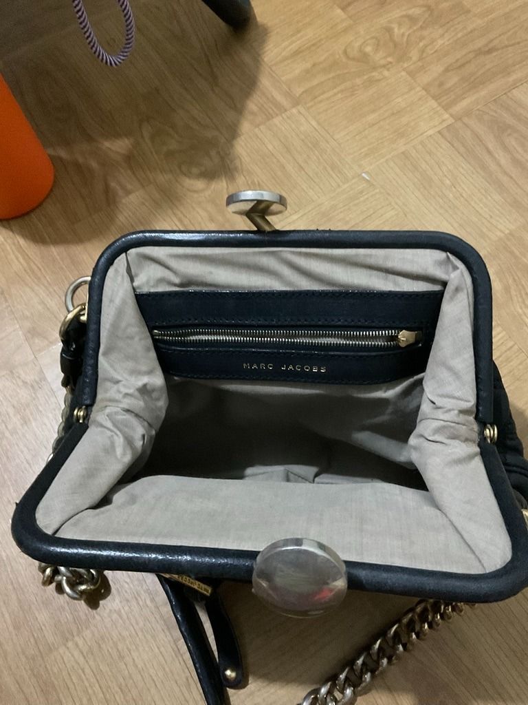 Marc Jacobs Stam bag (vintage) Authentic (Category: Luxury Bags & Wallets) located in Quezon City. Submitted by frugallove (Listing ID 1463165009, Image 3). Description: Originally introduced in 2005 and named after supermodel Jessica Stam, this Y2K-era staple became a massive "it-bag". It is highly recognizable by its quilted leather finish, framing kiss-lock top closure, distinct front zipper pocket, and the heavy chunky chain-link shoulder str