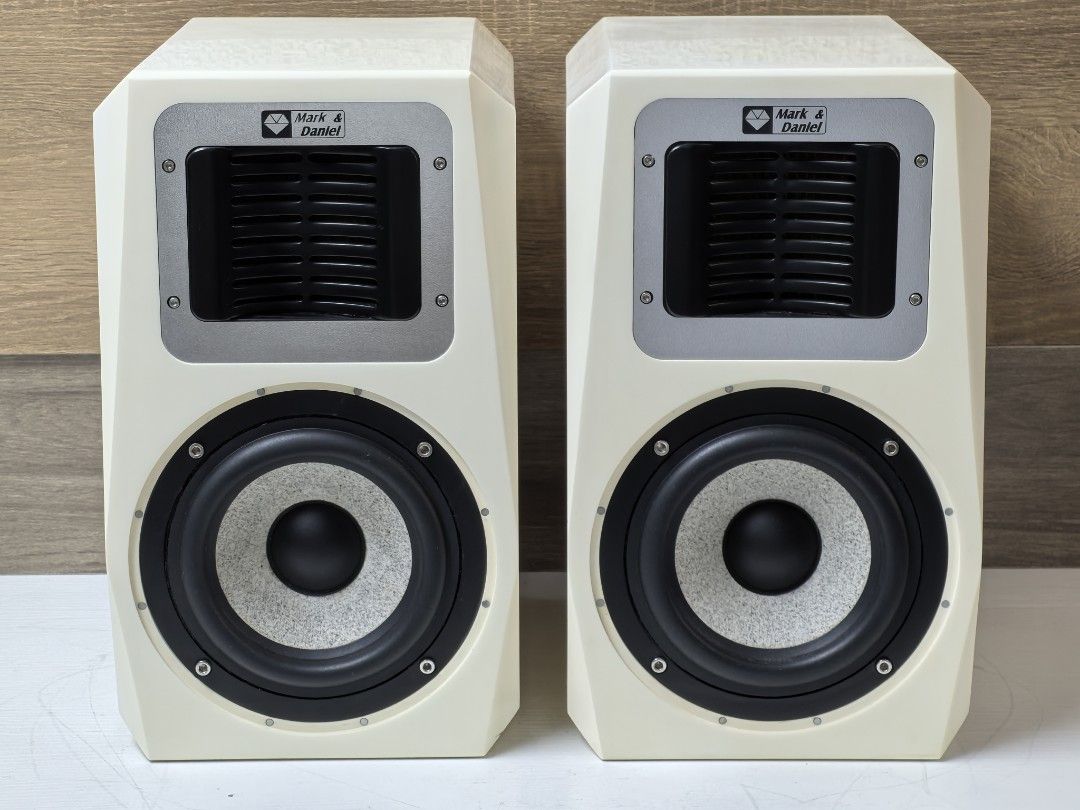 Mark & Daniel 大理石音箱 （分類：Soundbar、揚聲器、藍牙喇叭、耳擴）位於 Hong Kong。 由 homichael317 提交（商品編號 1463213167，圖片 1）。簡介： Mark & Daniel 大理石音箱 全正常,超靚 音色； 沒有網罩 有原裝喇叭布袋 $4000。