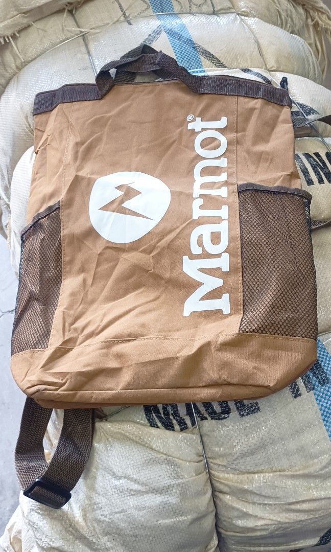Marmot 2-way tote/backpack (Category: Luxury Bags & Wallets) located in General Santos City (Dadiangas). Submitted by japan-ukay (Listing ID 1463165121, Image 1). Description: .