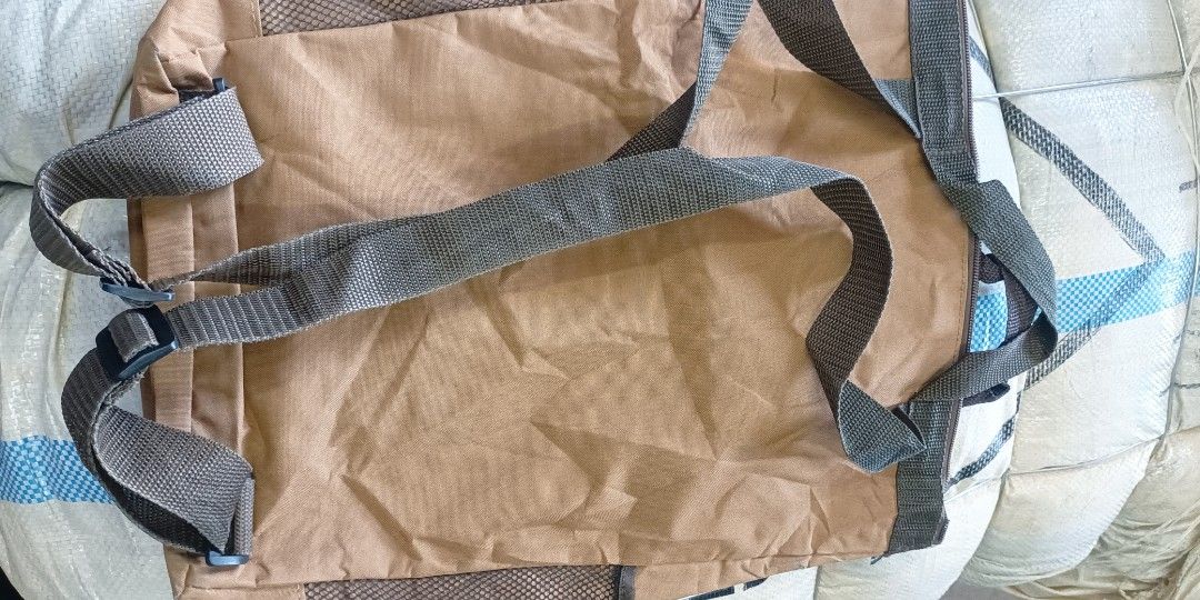 Marmot 2-way tote/backpack (Category: Luxury Bags & Wallets) located in General Santos City (Dadiangas). Submitted by japan-ukay (Listing ID 1463165121, Image 2). Description: .