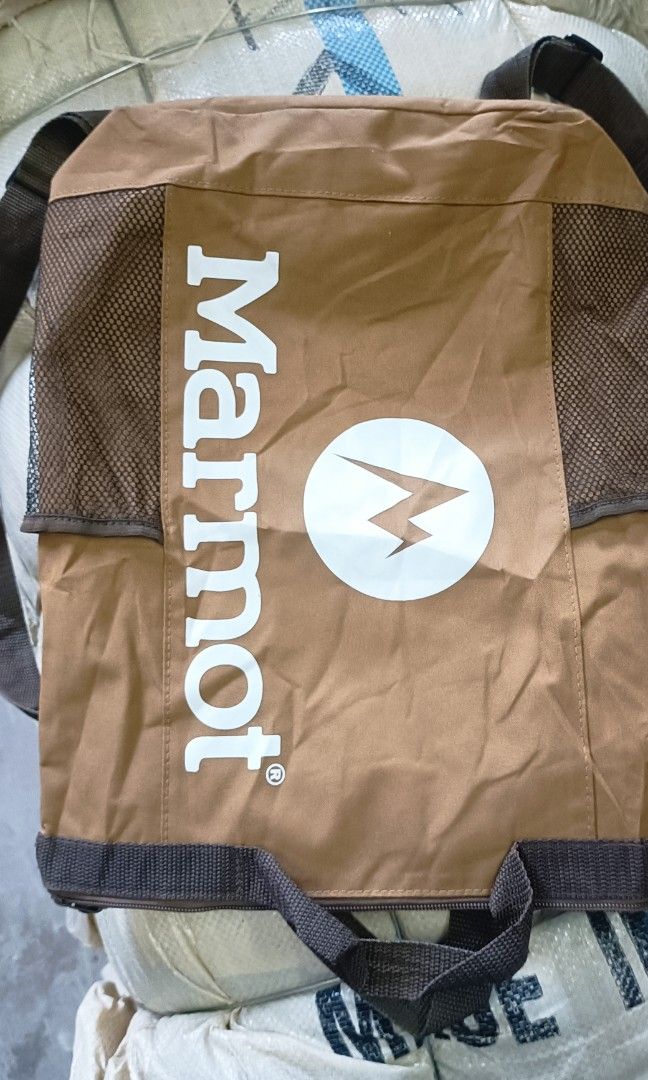 Marmot 2-way tote/backpack (Category: Luxury Bags & Wallets) located in General Santos City (Dadiangas). Submitted by japan-ukay (Listing ID 1463165121, Image 3). Description: .