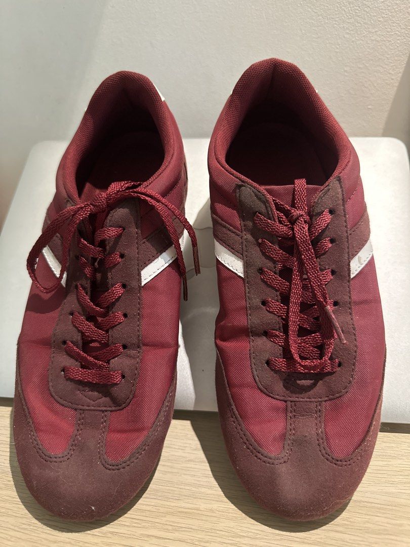 Maroon Sneakers with White Stripes (Category: Sneakers) located in Manila. Submitted by amazingamie8 (Listing ID 1463121567, Image 1). Description: - Stylish maroon sneakers with white stripe accents. - Comfortable suede and fabric upper. - Secure lace-up closure for a perfect fit. - Ideal for everyday casual wear. - Size: US 7.5 / EUR 38.
