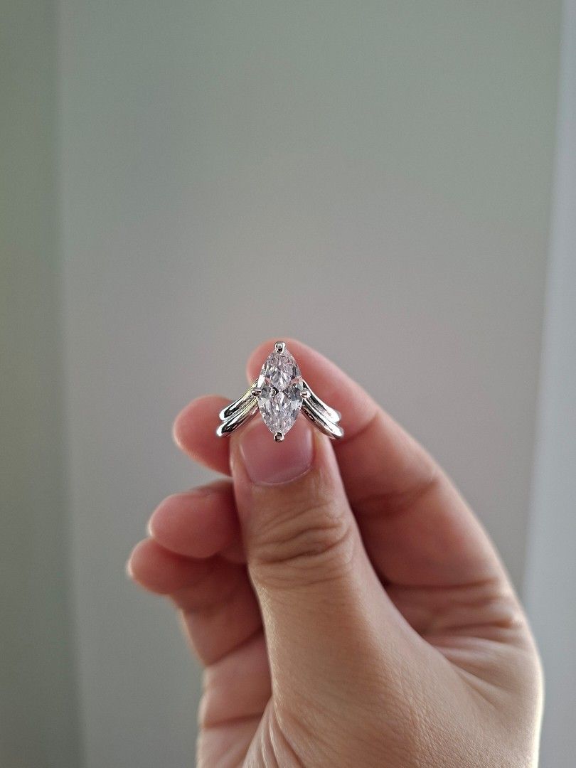 Marquise Cut Stone Silver Ring Size 7 (Category: Rings) located in Dasmarinas. Submitted by danabrie22 (Listing ID 1463164895, Image 2). Description: size 7 very well-made, excellent crafstmanship 10/10 condition brand new stainless steel & white crystal-colored cubic zirconia stones made in Hongkong.