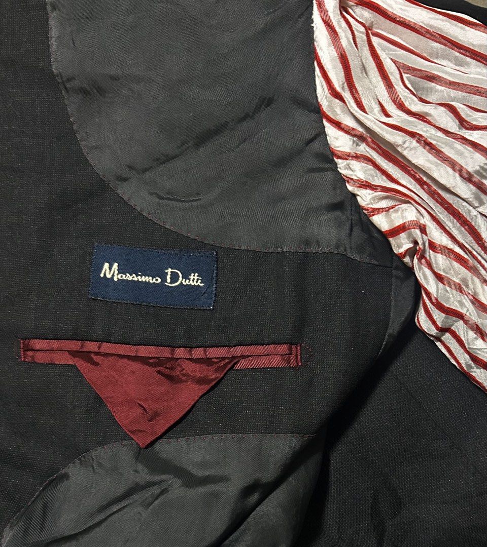 MASSIMO DUTTI (Category: Coats, Jackets and Outerwear) located in Davao. Submitted by sart0ria85 (Listing ID 1463277245, Image 3). Description: A dark gray wool/silk suit perfect for formal occassions. 87%WOOL 13%SILK MADE IN ITALY 🇮🇹 LARGE. Size 8 EXCELLENT CONDITION (98/100).